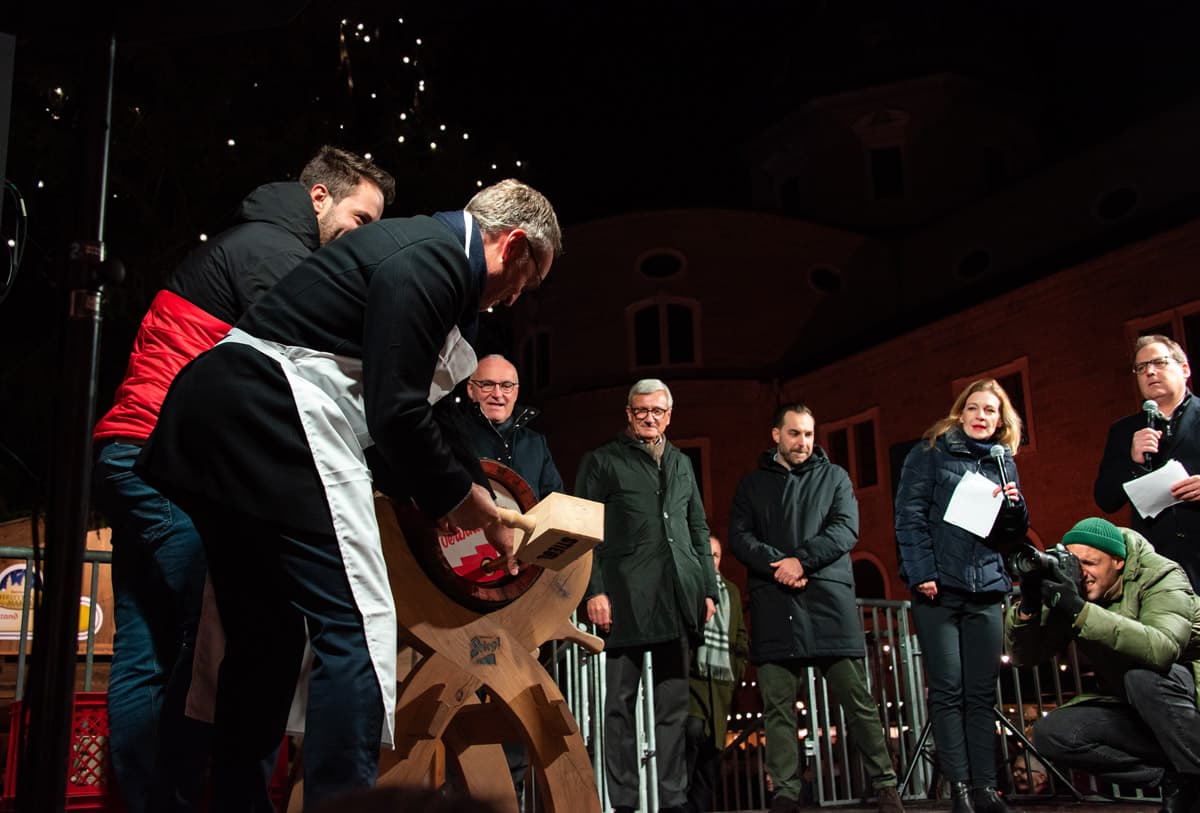 Рождественские рынки Зальцбурга, традиции Адвента, шествия Крампусов, фестивали, шопинг и зимние виды города — всё, что нужно знать о Рождестве в Австрии.