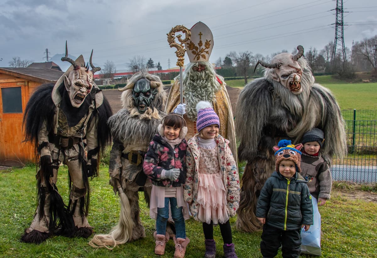 Планируете поездку в Зальцбург на Рождество? Узнайте часы работы рынков, зимние традиции, ключевые события Адвента, лучшие локации и советы для идеального отдыха.