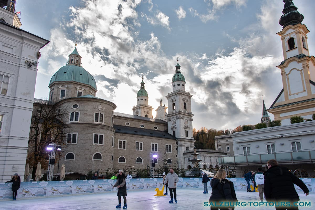 Рождественские рынки Зальцбурга, традиции Адвента, шествия Крампусов, фестивали, шопинг и зимние виды города — всё, что нужно знать о Рождестве в Австрии.