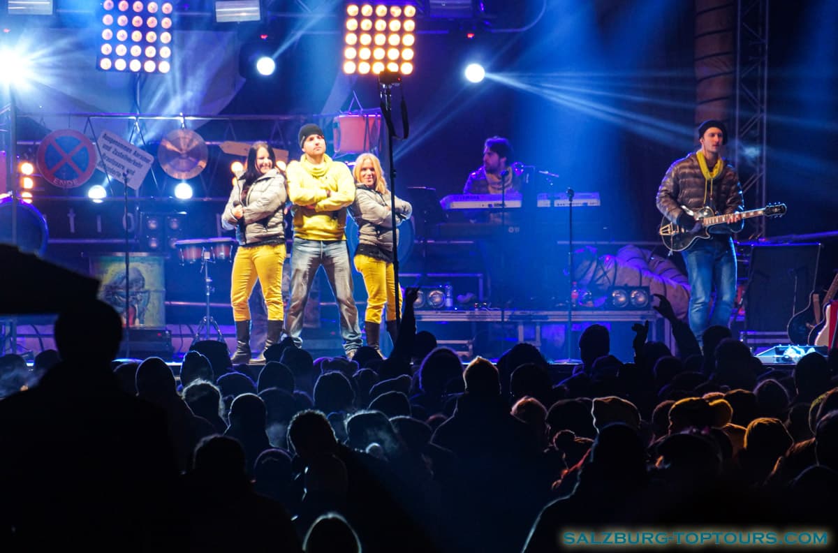 Празднование Нового года в Зальцбурге: концерты, ярмарки, традиционные сладости и блюда, а также грандиозный фейерверк в центре города.